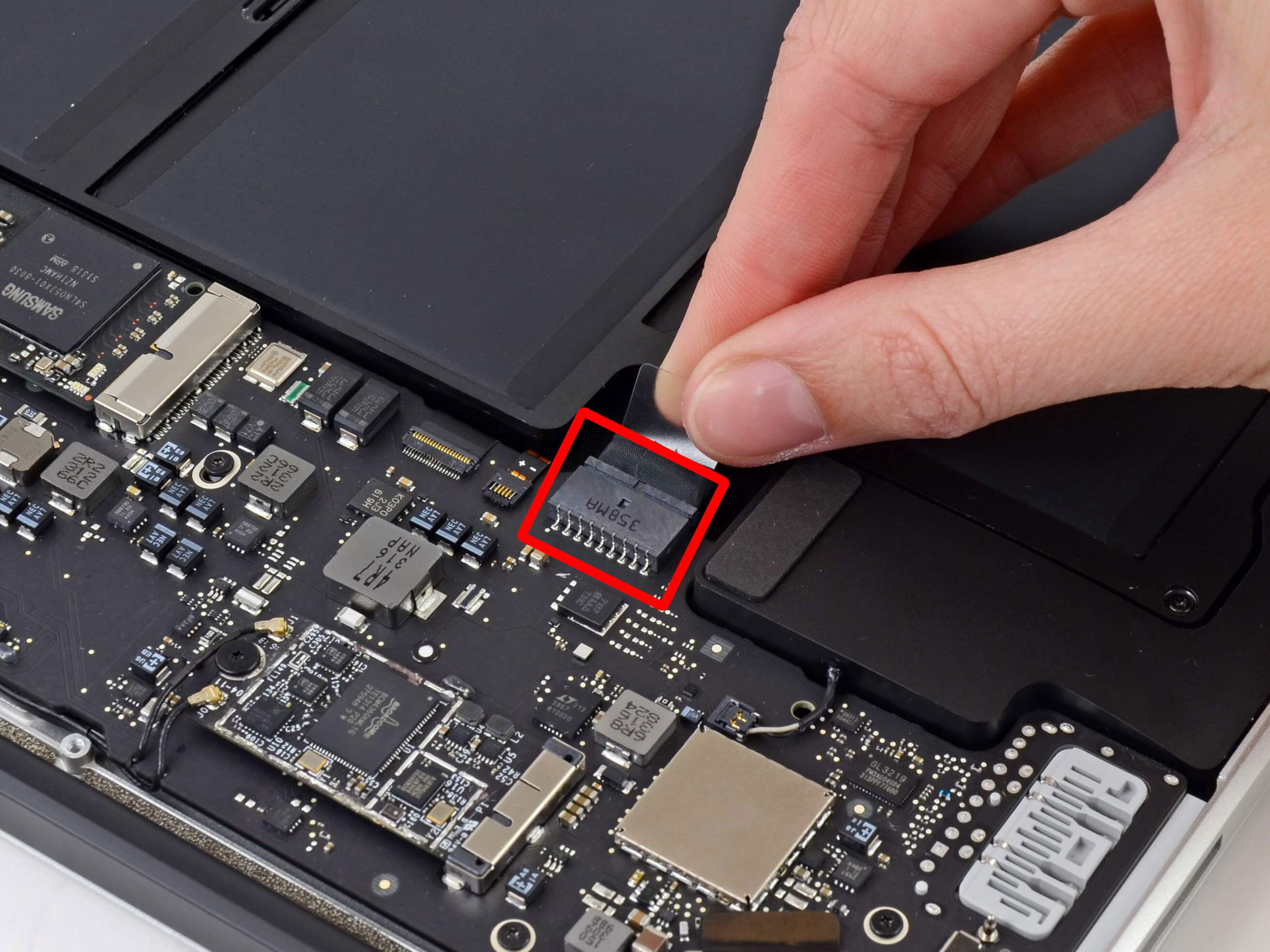 Apple A1496 Battery Replacement Guide