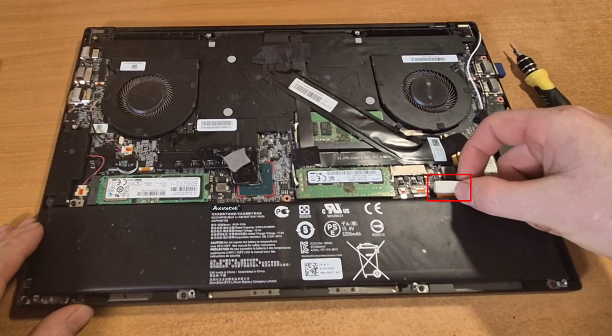 Razer Blade 15 Advanced / RC30-0248 / RZ09-0288 Battery Removal Tutorial